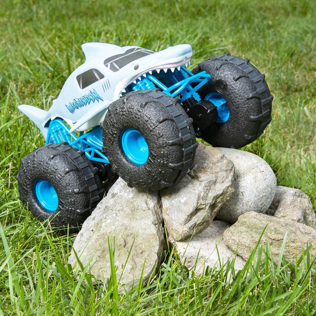 Monster Jam Megalodon Storm allterrain monstertruck met